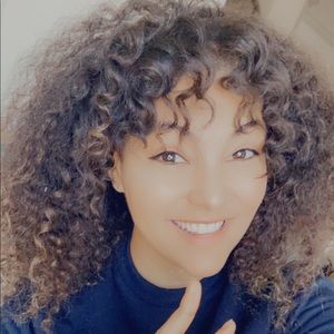 Meet your Posher, Cassandra